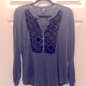 Lucky Brand beautiful dark blue women’s size small blouse with detail.